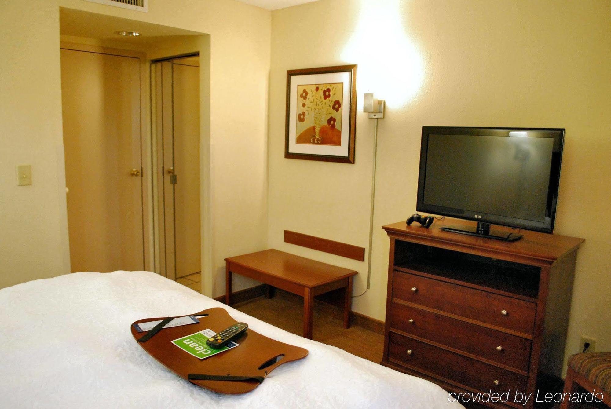 Hampton Inn Raleigh Capital Blvd North Bilik gambar
