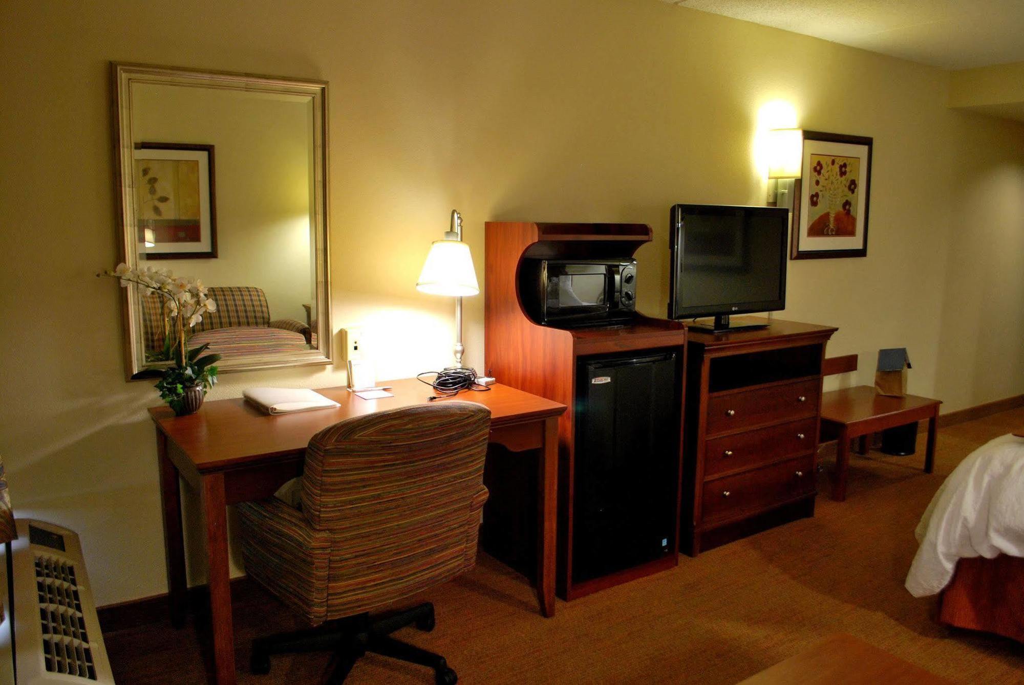 Hampton Inn Raleigh Capital Blvd North Bilik gambar