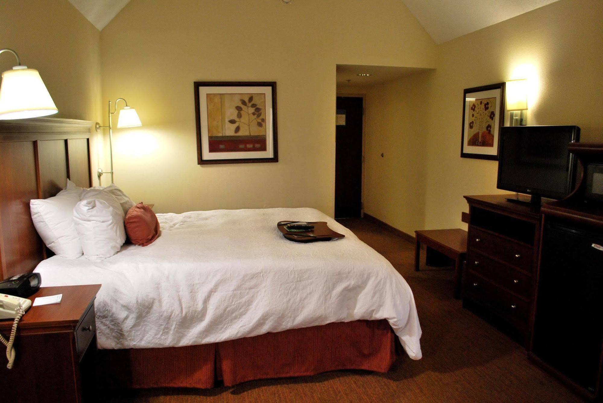 Hampton Inn Raleigh Capital Blvd North Bilik gambar