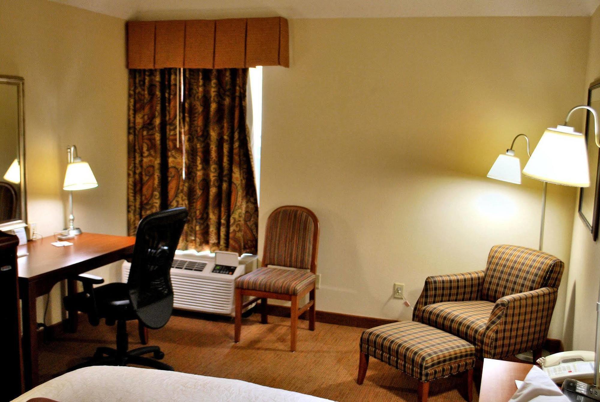 Hampton Inn Raleigh Capital Blvd North Bilik gambar