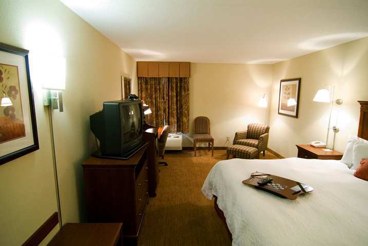 Hampton Inn Raleigh Capital Blvd North Bilik gambar